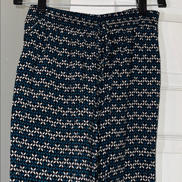 Jogger type cute pants - Picture 2 of 4